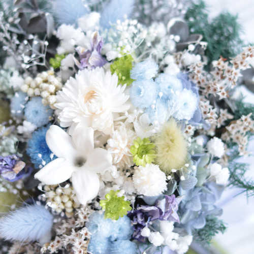 ジャスミン&ソフトイモーテルのミニクラッチブーケ“ブルーホワイト