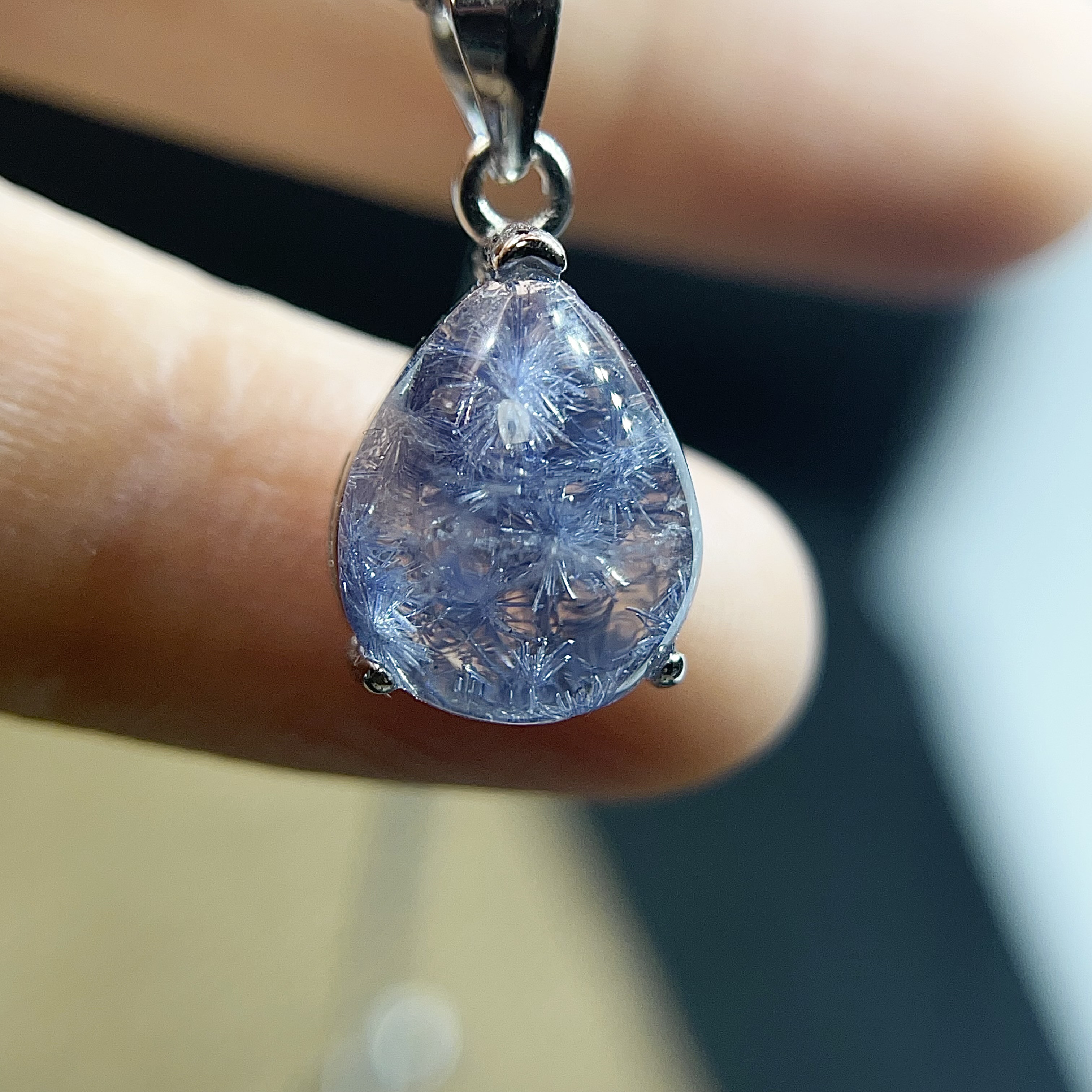 天然無処理 デュモルチェライト ペンダント 熱っぽい No588 