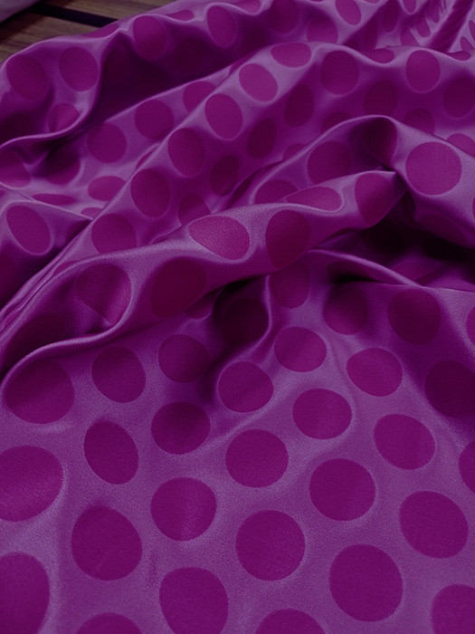 シルク生地　水玉塩縮加工サテン/パープル　20匁　幅110cm×4ｍ　/C476