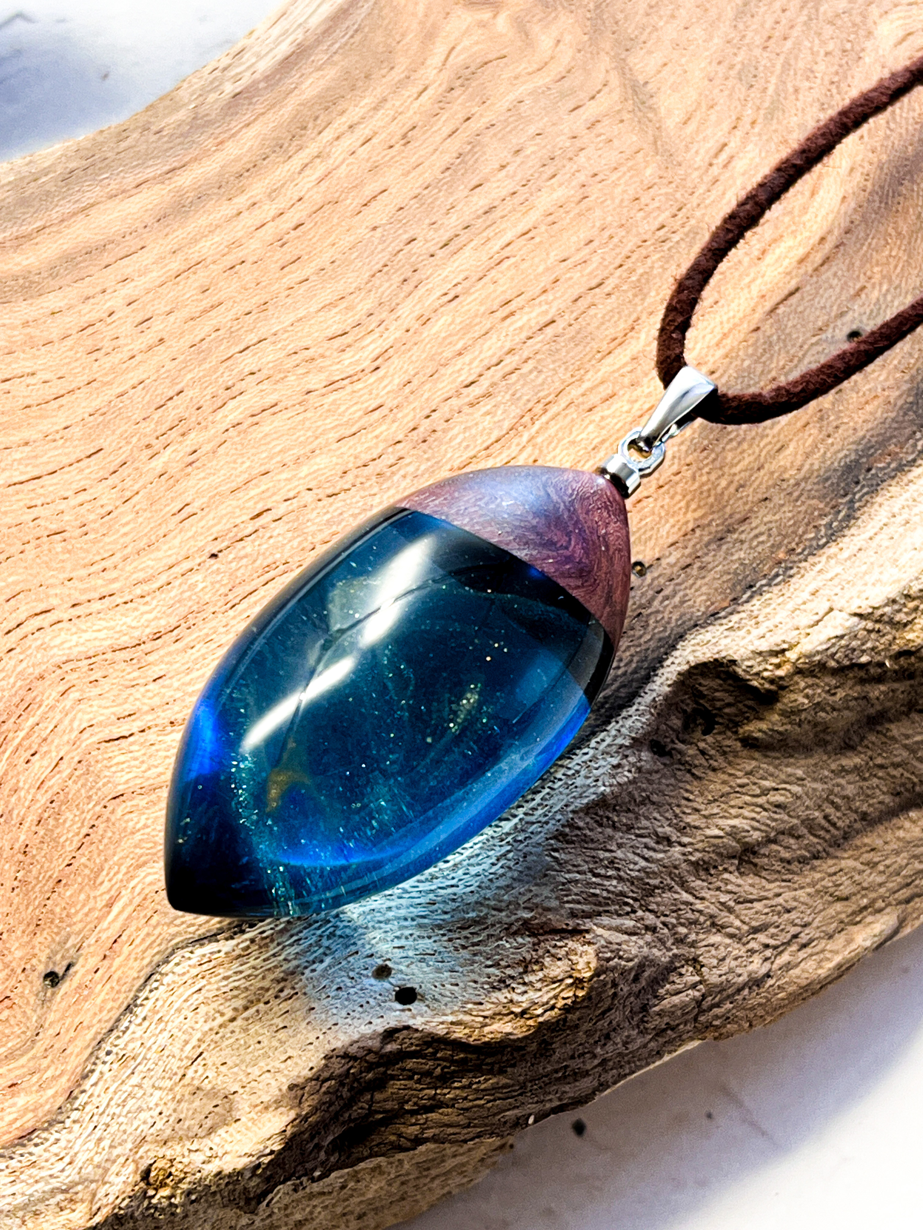 ウッドレジン ネックレス トカゲの瞳〜瑠璃2〜