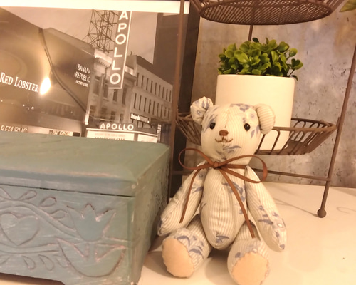 ライトブルーのアンティーク風テディベア ぬいぐるみ io sono me