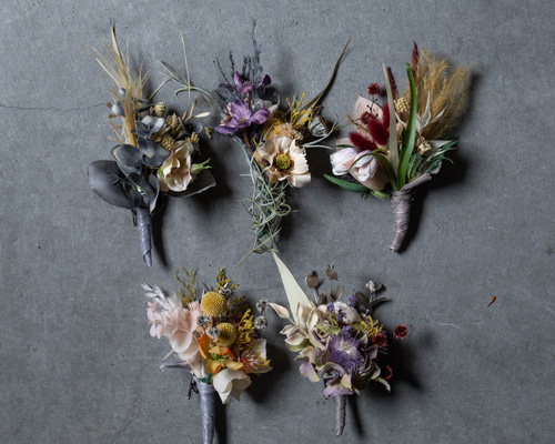 ドライフラワーフォルモーサの緋色いコサージュ　入学式　卒業式 卒業式/入学式】コサージュ/ドライフラワー ドライフラワー 花呟-kagen