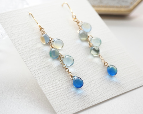 ミックスカラーのガラスビーズが揺れるドロップピアス*イヤリング変更