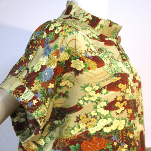 和の布創作服＞ 草花柄が華やかなブラウス 絹 着物リメイク 一品