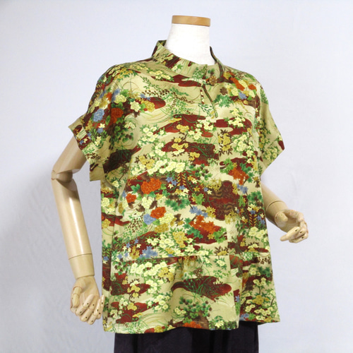 和の布創作服＞ 草花柄が華やかなブラウス 絹 着物リメイク 一品