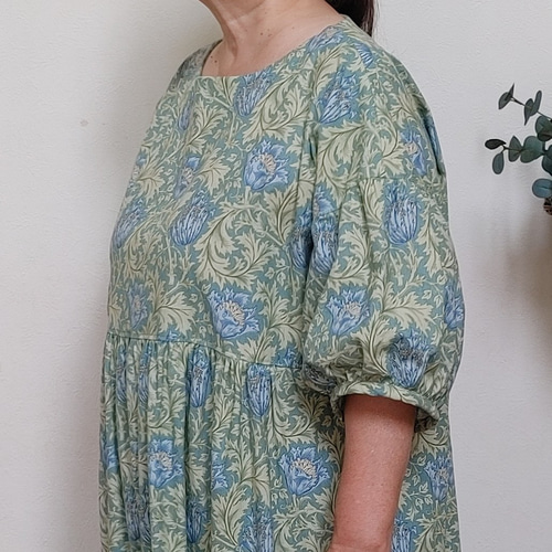 ウィリアムモリス生地、ブルーアネモネ柄七分袖ワンピース