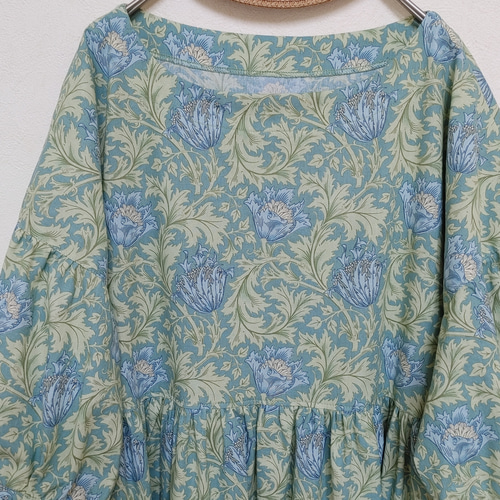 ウィリアムモリス生地、ブルーアネモネ柄七分袖ワンピース、ハンドメイド ウィリアムモリス生地、ブルーアネモネ柄七分袖ワンピース、ハンドメイド