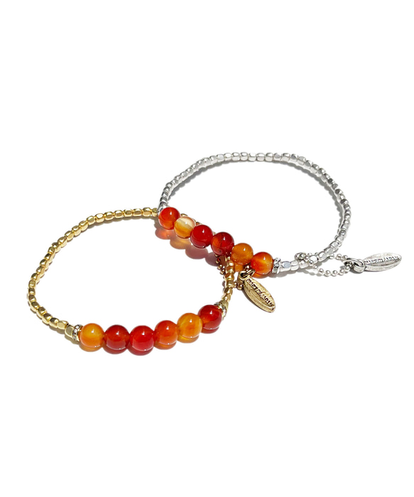 【期間限定SALE 700円OFF】カーネリアンとメタルパーツの チャーム付きブレスレット　天然石 264 9枚目の画像