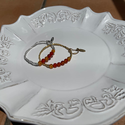 【期間限定SALE 700円OFF】カーネリアンとメタルパーツの チャーム付きブレスレット　天然石 264 10枚目の画像