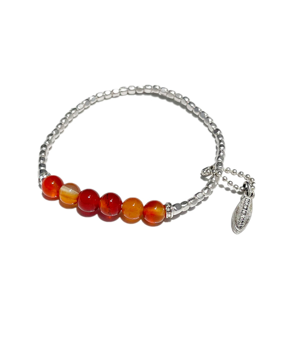 【期間限定SALE 700円OFF】カーネリアンとメタルパーツの チャーム付きブレスレット　天然石 264 8枚目の画像