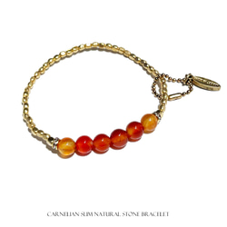 【期間限定SALE 700円OFF】カーネリアンとメタルパーツの チャーム付きブレスレット　天然石 264 2枚目の画像