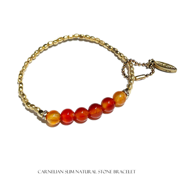 【期間限定SALE 700円OFF】カーネリアンとメタルパーツの チャーム付きブレスレット　天然石 264 2枚目の画像