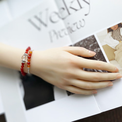 【期間限定SALE 700円OFF】カーネリアンとメタルパーツの チャーム付きブレスレット　天然石 264 5枚目の画像