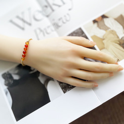 【期間限定SALE 700円OFF】カーネリアンとメタルパーツの チャーム付きブレスレット　天然石 264 4枚目の画像