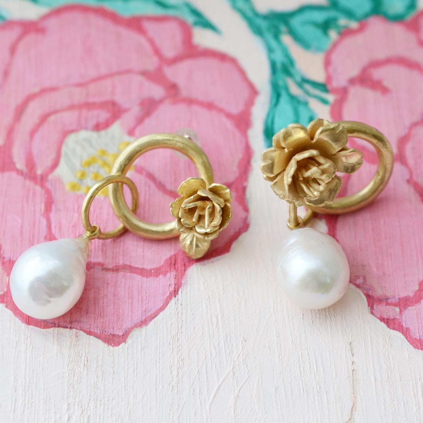 椿の花ピアスwith白蝶真珠バロック