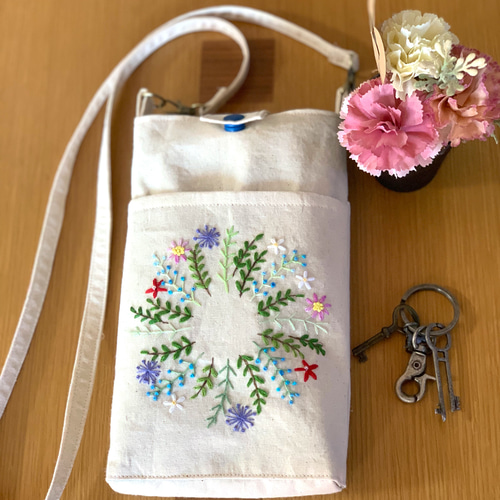 花刺繍のショルダーバッグ（ボルドー、空色のバラ） - FOLK ART Transylvania