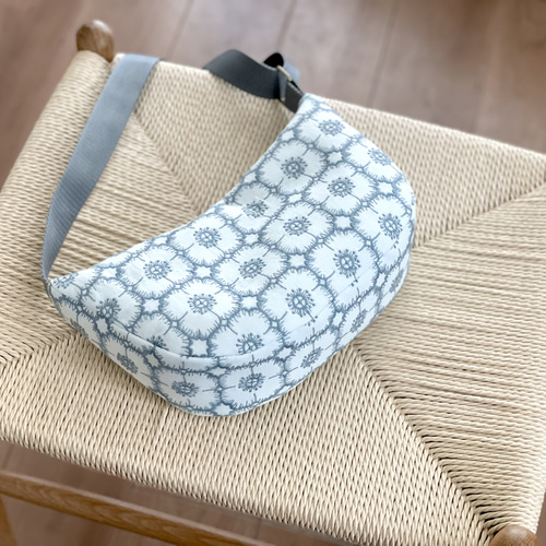 ミナペルホネン ハンドメイド BOXタイプボディバッグ anemoneグレー