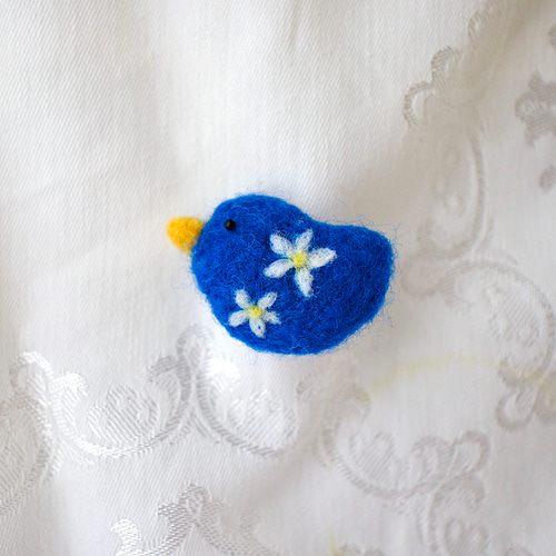 羊毛フェルト 青い鳥ブローチ+白い花 ブローチ だんけひつじ 通販