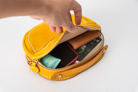 【切線】圓形/圓包，手工真皮單肩包，全手工縫製，兩用包，可手提或肩背 第6張的照片