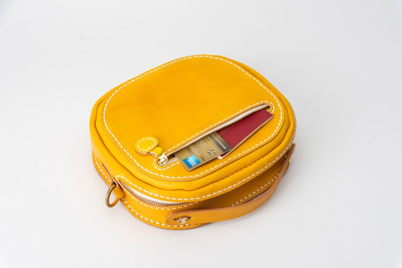 【切線】圓形/圓包，手工真皮單肩包，全手工縫製，兩用包，可手提或肩背 第4張的照片