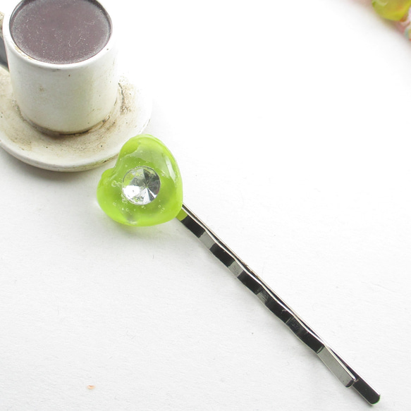 火照るような景色の中で見たものは、ライムなクォーツのハートでした♪<1点ものヘアピン>HP189 2枚目の画像