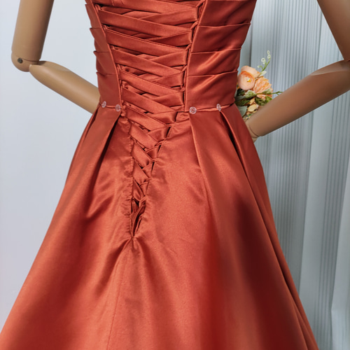 送料無料！カラードレス テラコッタ色 編み上げ 光沢感 ベアトップ  