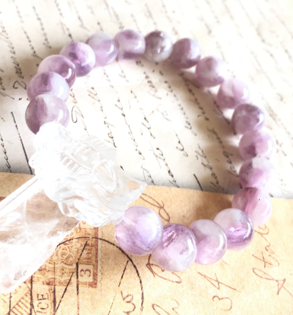 ハイクオリティ アンデシン】光で変わる幻想的な彩り 天然石