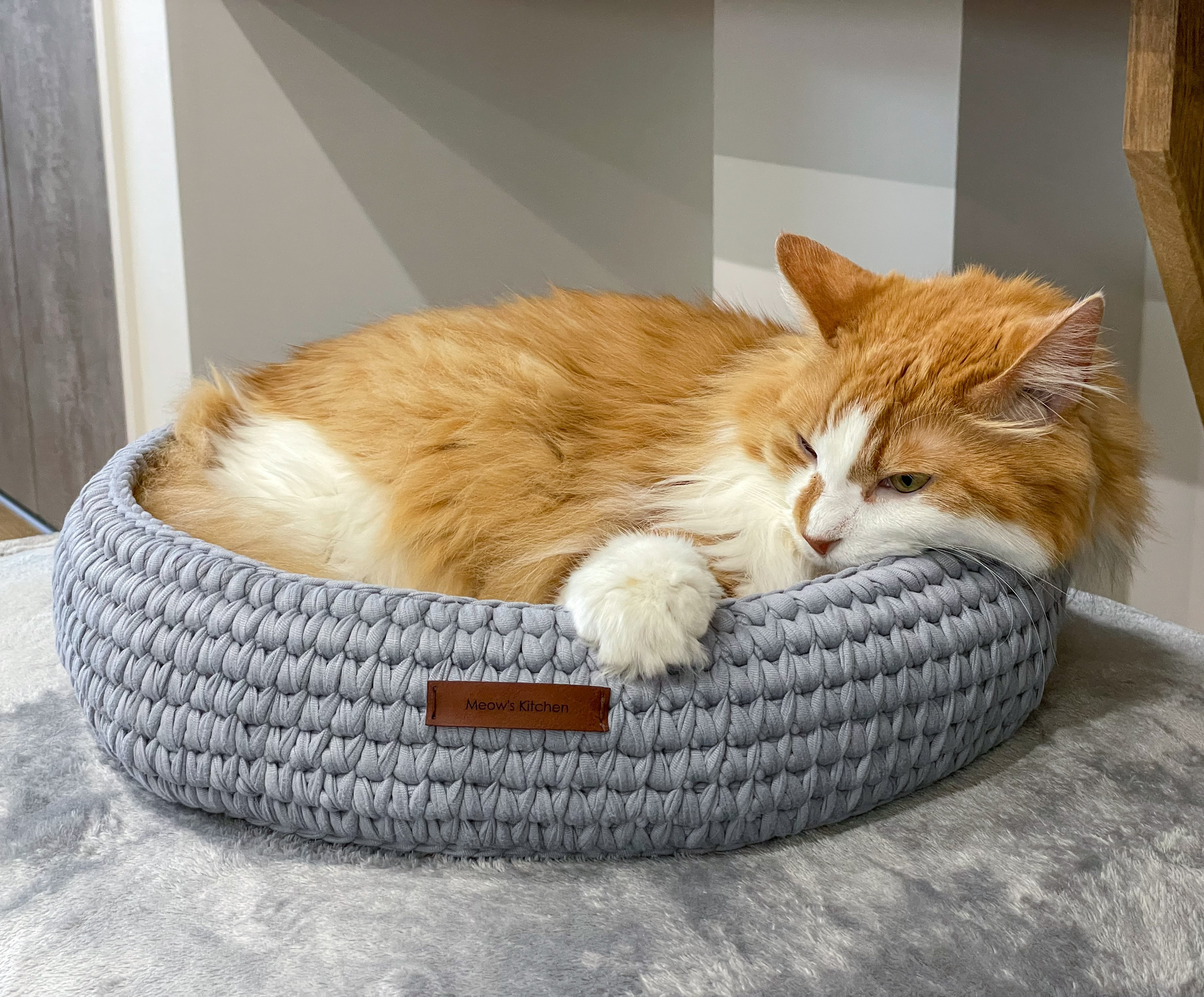 ≪送料無料≫当店モデル猫さんに大人気！手編み猫ベッド Mサイズ 9,620円