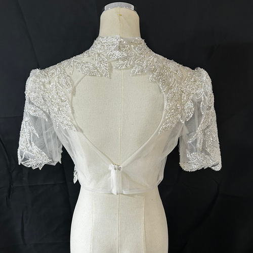 ボレロ キラキラ光るリーフ刺繍 半袖 背中見せ ファスナー シアーな美  