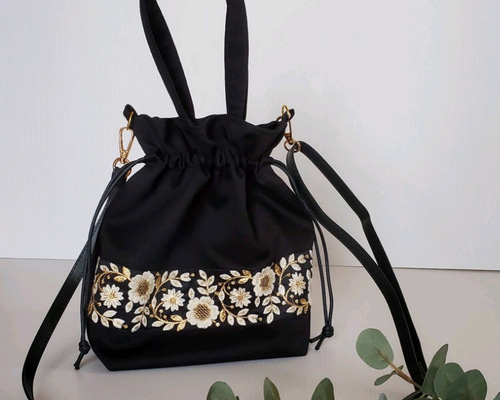 ロラライハリス♡ブラックWデニム♡刺繍のワンハンドル巾着バッグ♡ストーン付き ロラライハリスでブラックWデニム♡刺繍のポケットいっぱいバッグ♡