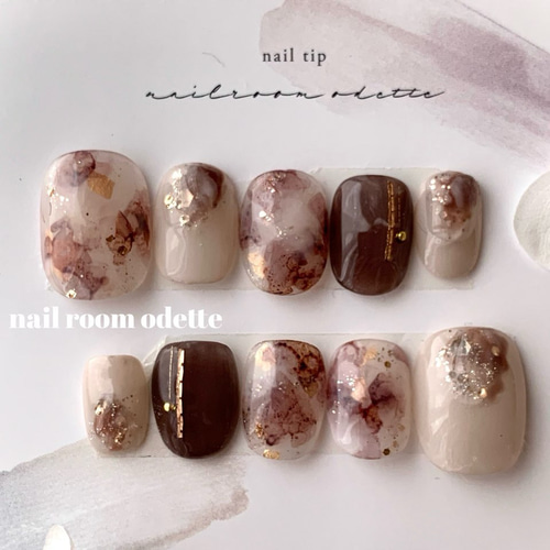 新作 ブラウンとホワイトのニュアンスネイルチップ ブラウン