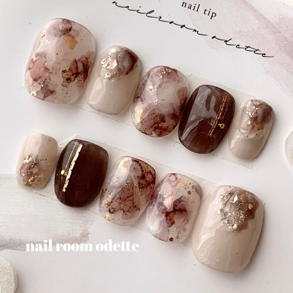 新作 ブラウンとホワイトのニュアンスネイルチップ ブラウン