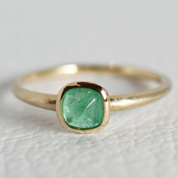 K10 シュガーローフカットのエメラルドリング【1点もの】 指輪・リング