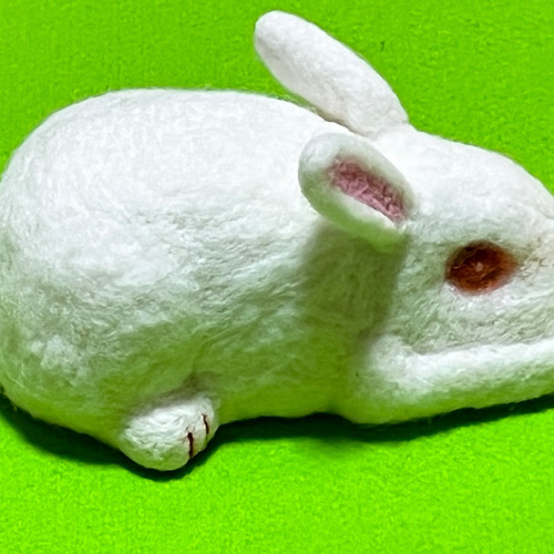 白うさぎ(中) 置物#1(綿と羊毛フェルト) 羊毛フェルト 工房TAKA 通販