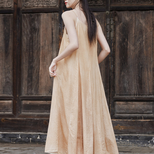 ハグオーワー × ヌキテパ コラボ フレアーノースリーブロングドレス ハグオーワー × ヌキテパ コラボ フレアーノースリーブロングドレス