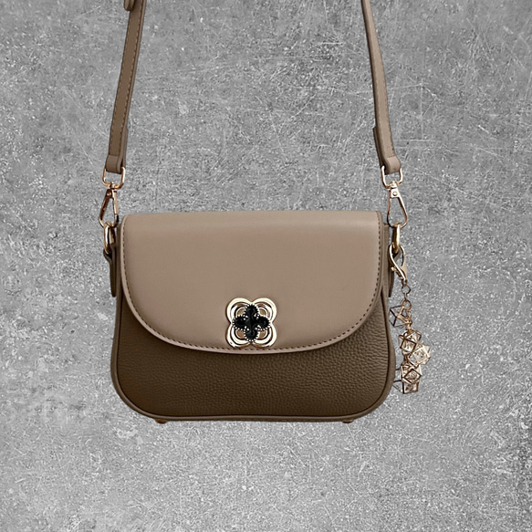 本革 ショルダーバッグ 花モチーフ スマホポシェット 牛革 斜めがけ