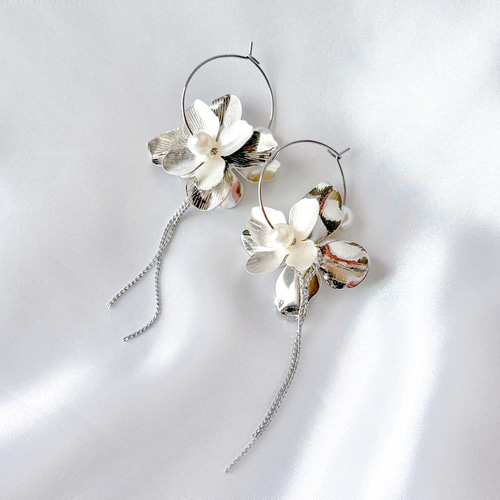 フラワーモチーフ ゴールドフープピアス InRed掲載chill jewelry 限定展開】フラワーフープピアス（ピアス（両耳用））｜FREAK'S