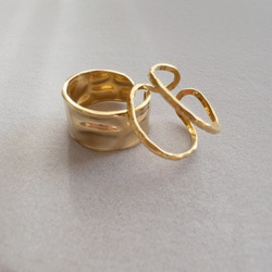 フリーサイズ◆重ねづけ風リング×ボリュームリング（ゴールド）/サージカルステンレス　指輪+フリーサイズ　春 金アレ対応 3枚目の画像