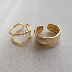 フリーサイズ◆重ねづけ風リング×ボリュームリング（ゴールド）/サージカルステンレス　指輪+フリーサイズ　春 金アレ対応 4枚目の画像