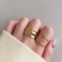 フリーサイズ◆重ねづけ風リング×ボリュームリング（ゴールド）/サージカルステンレス　指輪+フリーサイズ　春 金アレ対応 1枚目の画像