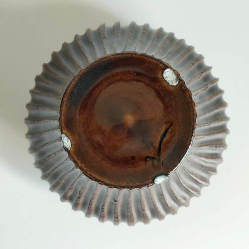 フラワーベース 鎬 しのぎ 花器 花瓶 飴釉 茶色 光沢 多用途 小