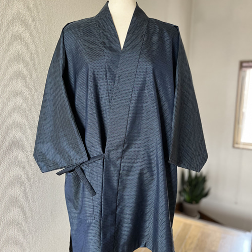 本場奄美大島紬 作務衣 上衣 着物 亀甲柄 未使用反物仕立て 商標付き