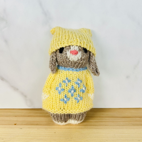 たれ耳うさぎ ぼうぐるみ 黄色花柄ワンピース あみぐるみ スウェーデン
