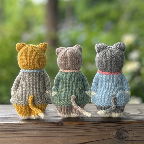 ねこ ハチワレ ぼうぐるみ グリーン花柄ワンピース あみぐるみ