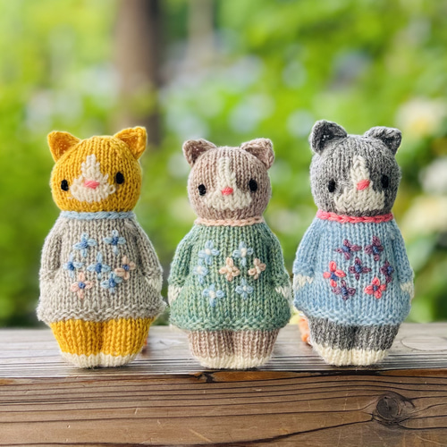 ねこ ハチワレ ぼうぐるみ グリーン花柄ワンピース あみぐるみ