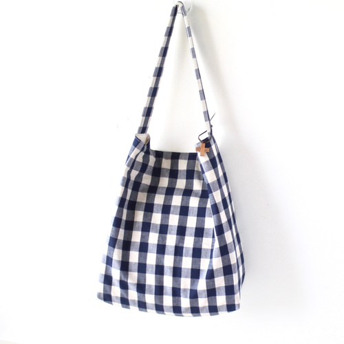 綿麻ブロックチェックのワンショルダーバッグ（L）☆ブルー×生成り｜A4