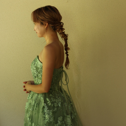 送料無料！カラードレス グリーン 美しい花レース ベアトップ 編み上げ  