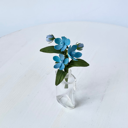 布花幸せの青い花、ブルースターのブローチ ブローチ 布花工房