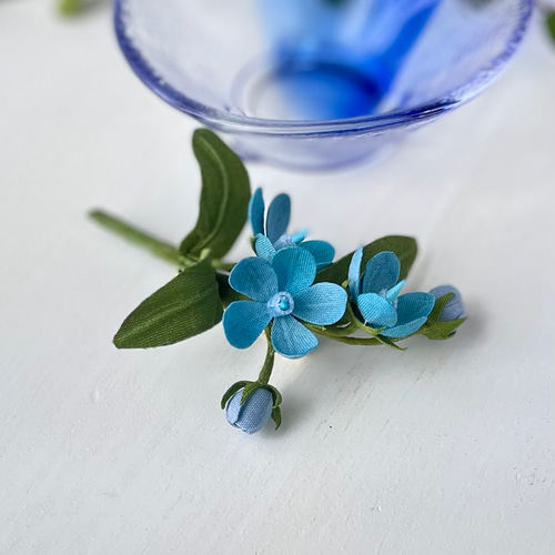 布花幸せの青い花、ブルースターのブローチ ブローチ 布花工房