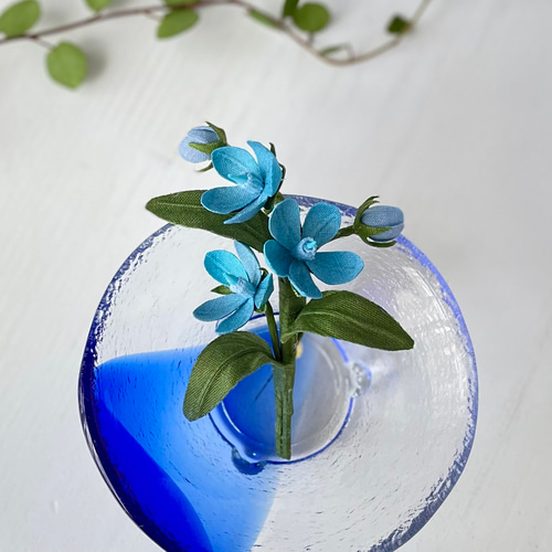 布花幸せの青い花、ブルースターのブローチ ブローチ 布花工房 